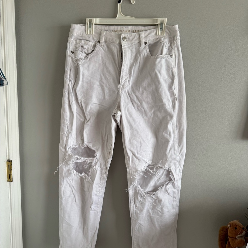 white distressed women’s mom jeans